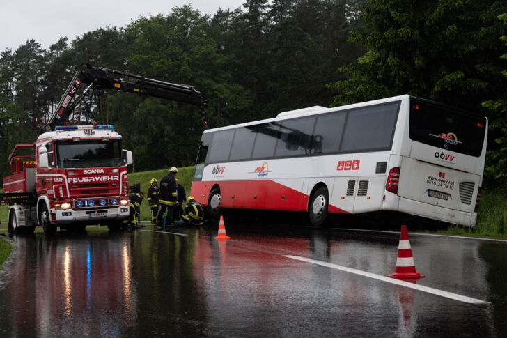VU Aufräumarbeiten – Bus in Straßengraben (29.05.2019)