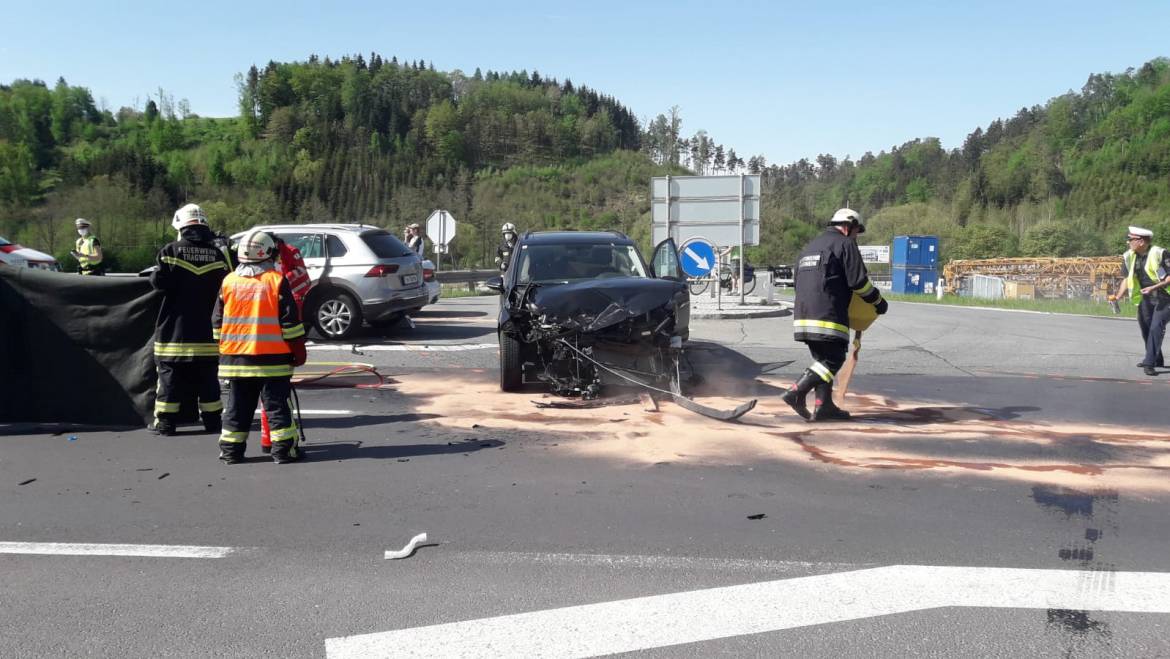 Verkehrsunfall Aufräumarbeiten (11.05.2021)