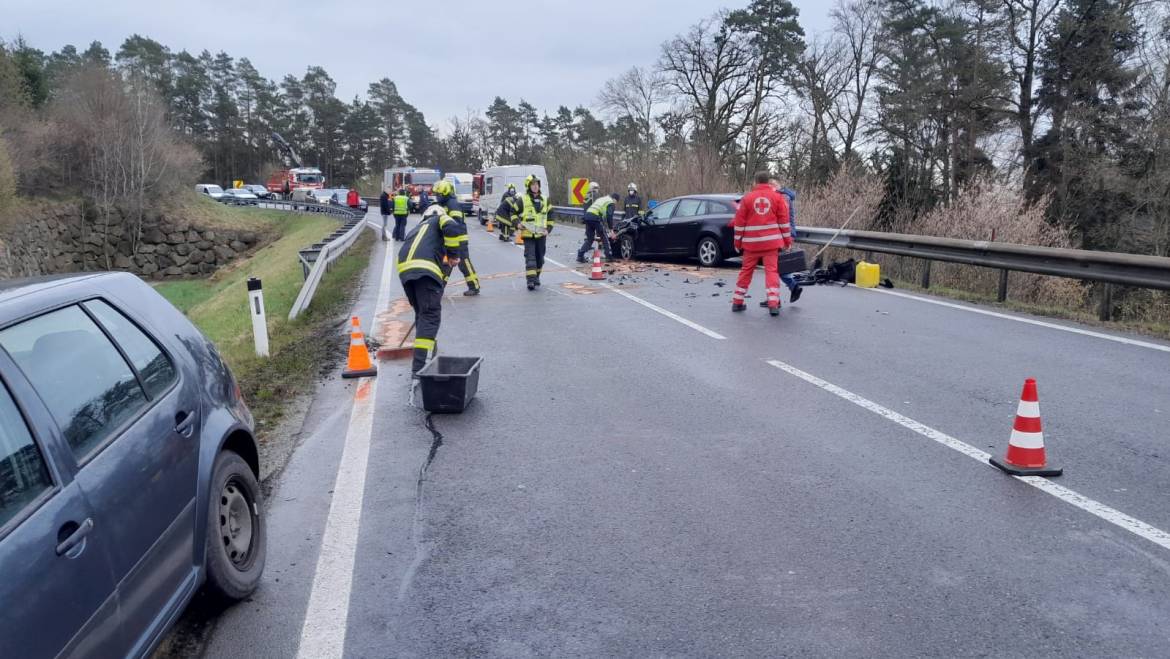 Verkehrsunfall Aufräumarbeiten (06.04.2022)