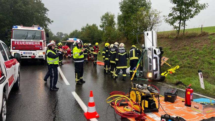 Verkehrsunfall eingeklemmte Person (28.08.2022)