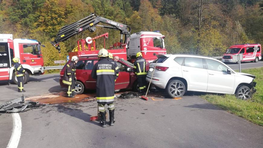 Verkehrsunfall Aufräumarbeiten (18.10.2022)