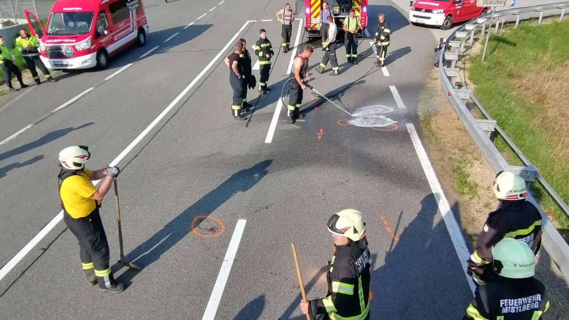 Verkehrsunfall Aufräumarbeiten (26.08.2023)