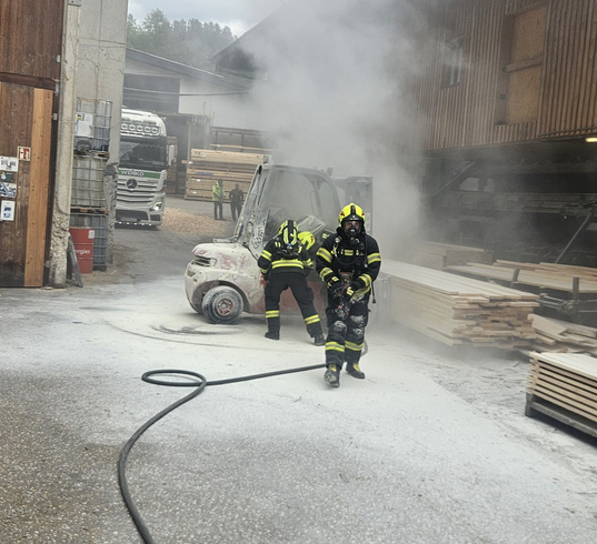 Brand Baumaschine im Freien (12.05.2026)